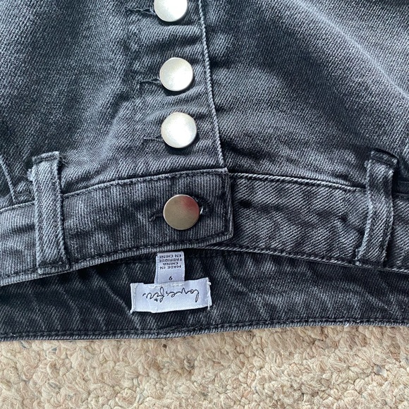 Size 9, black wash jeans, flare bottoms, high rise, cut off - Picture 4 of 5